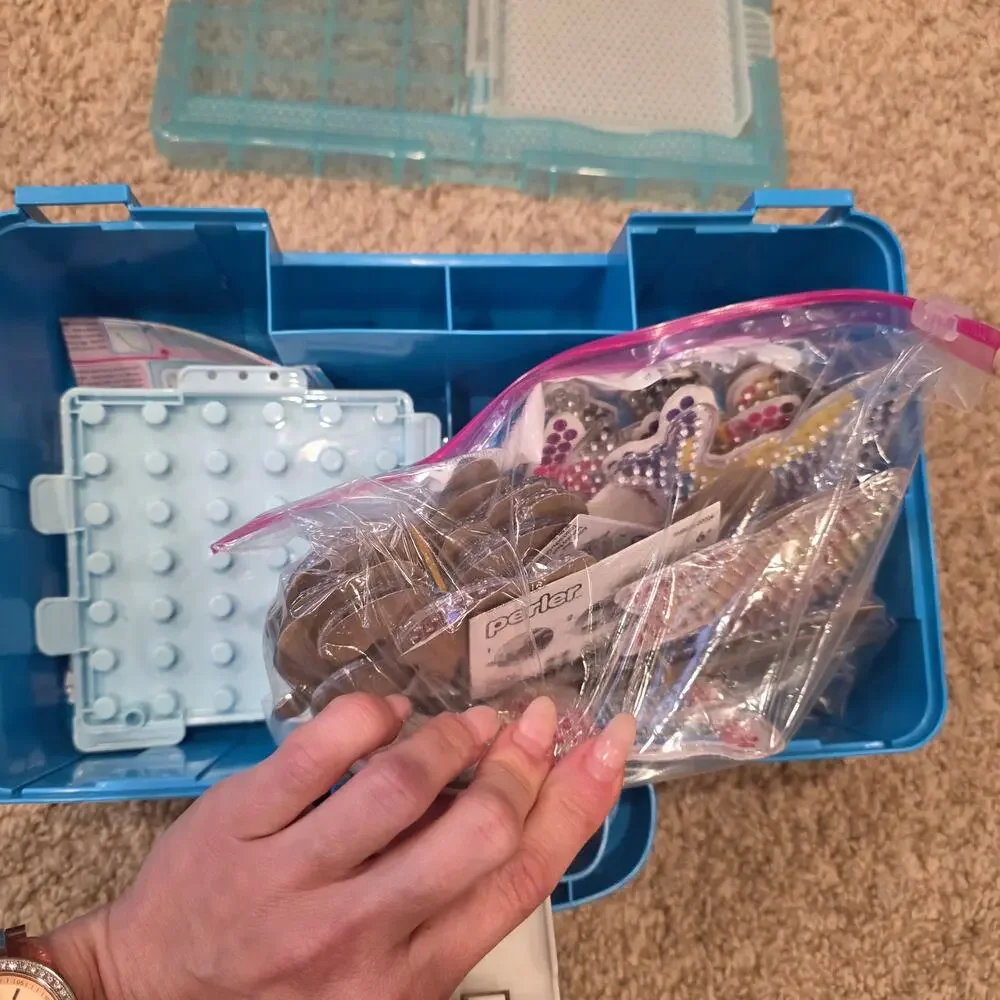 Aquabeads Delux Carry storage case with beads and accessories